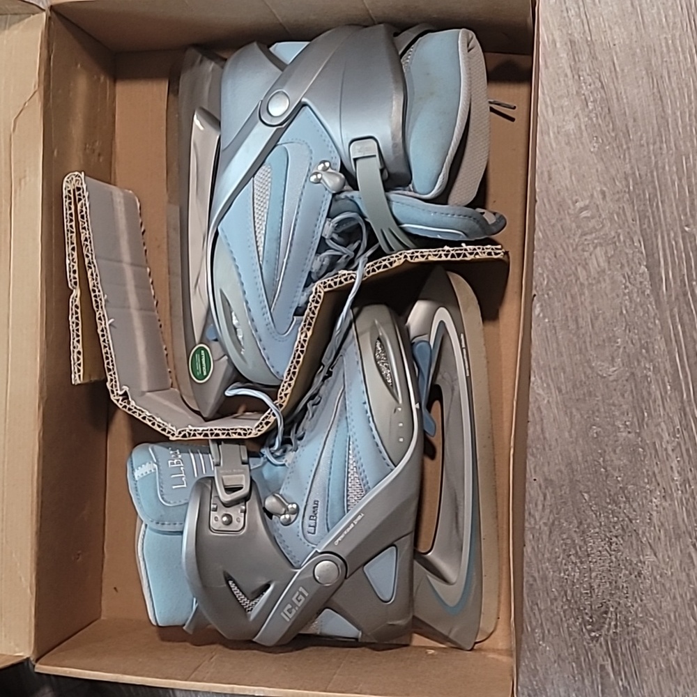 Comfort ice skating shoes & blades